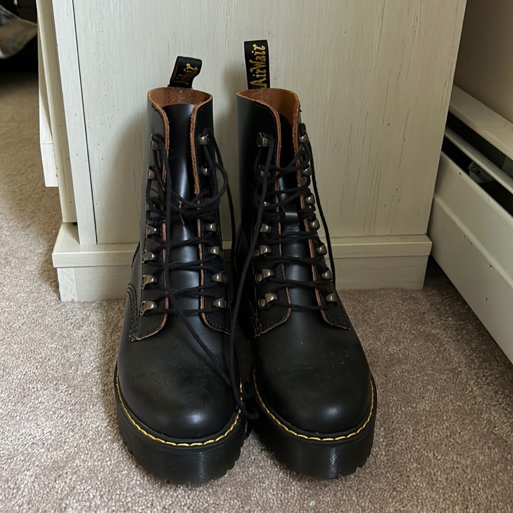 Women’s size 7 Dr. Martens